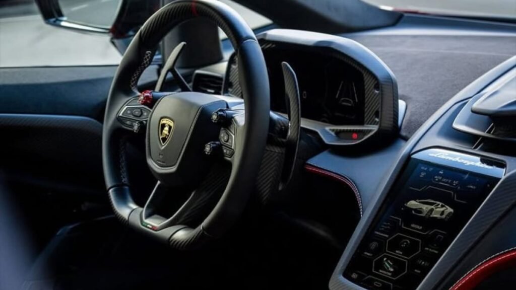 Lamborghini Revuelto 2025